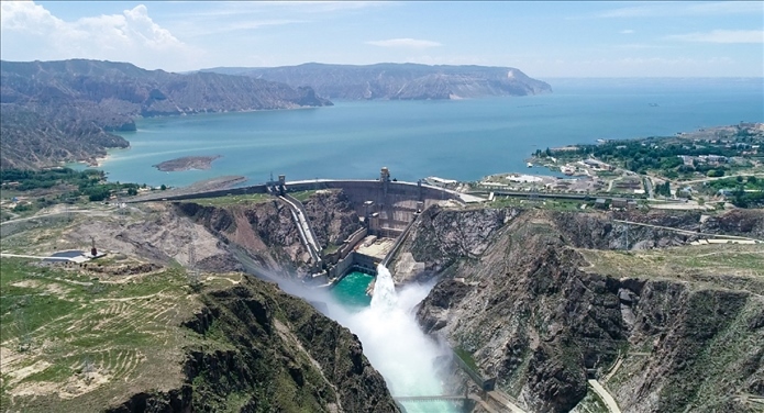 龍羊峽水電站開閘放水。國(guó)家電投黃河公司供圖