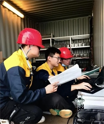 △2022年，長(zhǎng)征十一號(hào)運(yùn)載火箭在我國(guó)黃海以“一箭五星”方式成功發(fā)射。哈爾濱工程大學(xué)船海結(jié)構(gòu)物安全與舒適性團(tuán)隊(duì)為發(fā)射船進(jìn)行結(jié)構(gòu)動(dòng)態(tài)監(jiān)測(cè)。