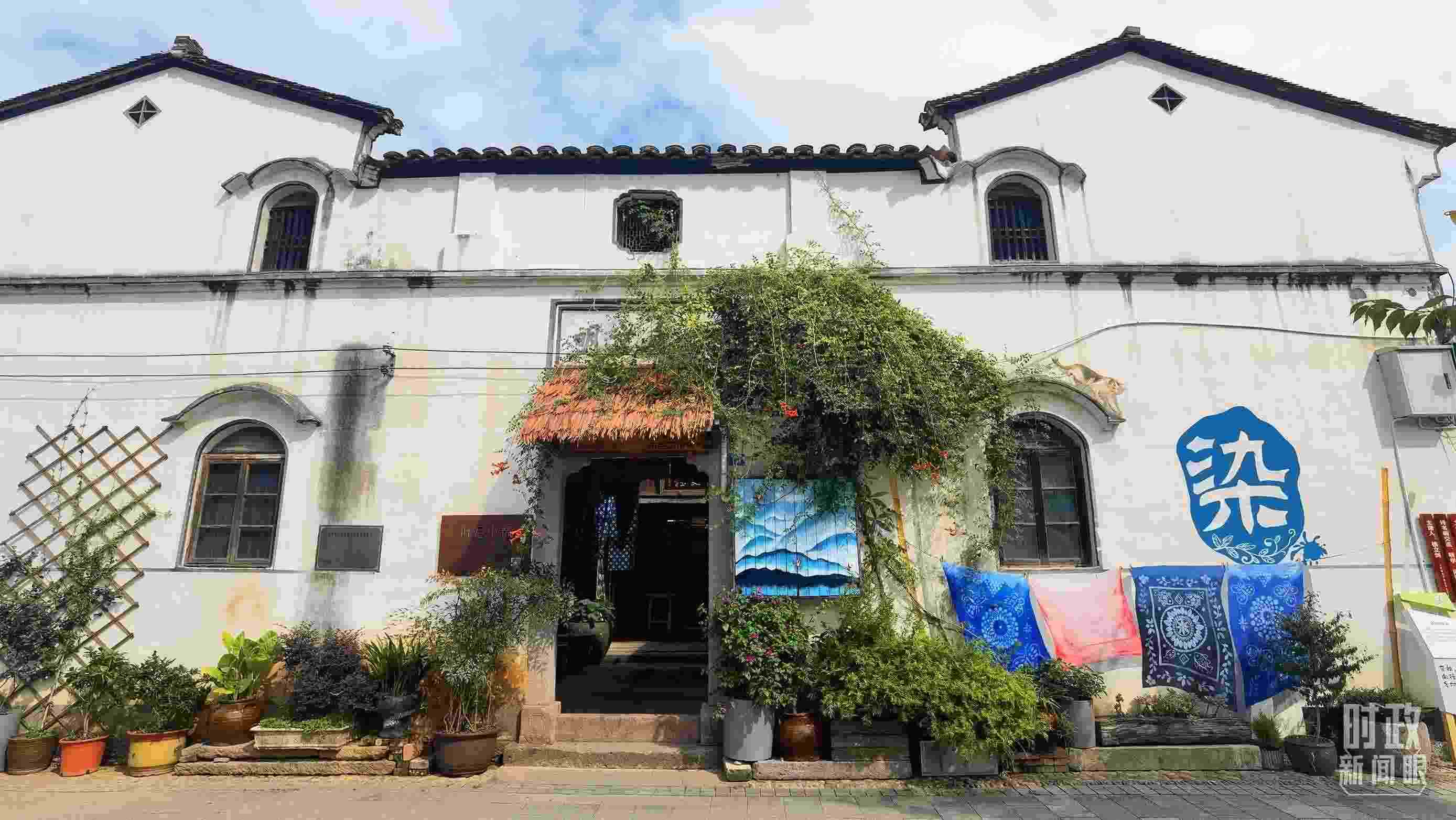 △李祖村的藝術(shù)染坊。（總臺央視記者周志國拍攝）