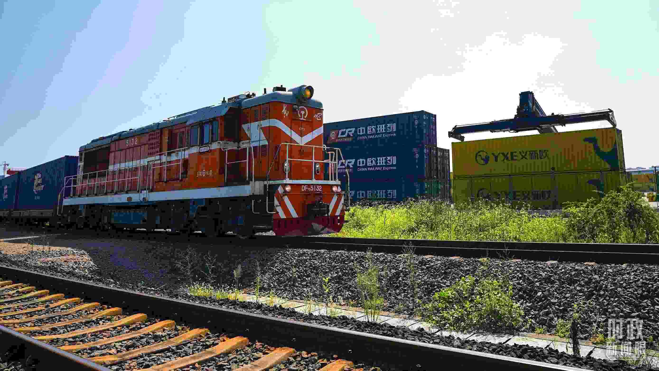 △“義新歐”中歐班列。（總臺(tái)國(guó)廣記者李晉拍攝）