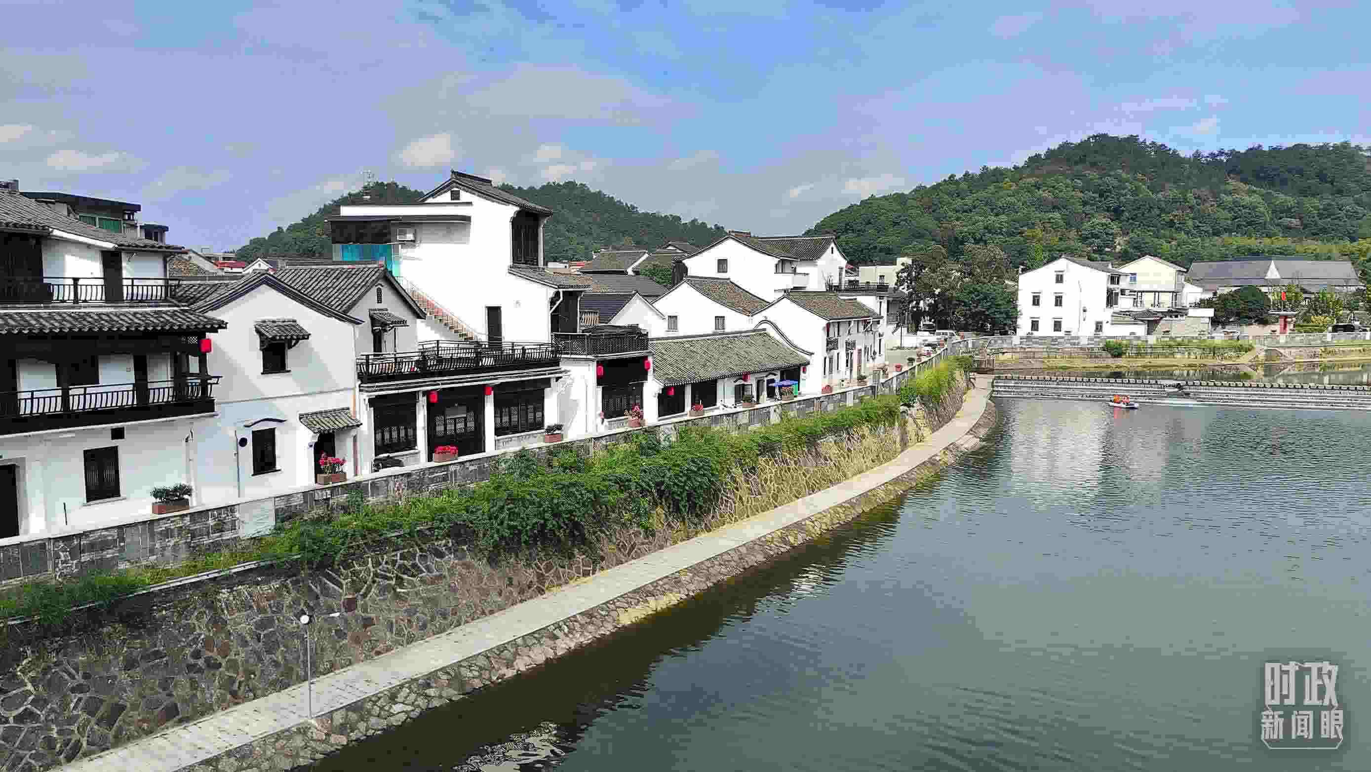 △“楓橋經(jīng)驗(yàn)”發(fā)源地諸暨市楓橋鎮(zhèn)。（總臺(tái)央視記者楊立峰拍攝）