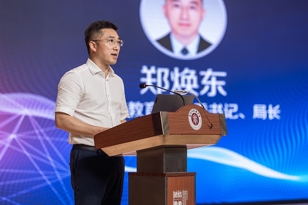  溫州市教育局黨委書記、局長鄭煥東講話。溫州市教育局供圖