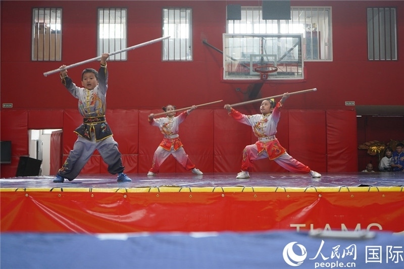 圖為開幕式現(xiàn)場兒童武術(shù)表演。人民網(wǎng)記者 許放攝