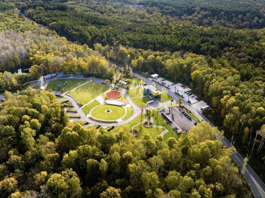 長白山華美勝地已實現(xiàn)“綠電”直供。嚴(yán)磊攝