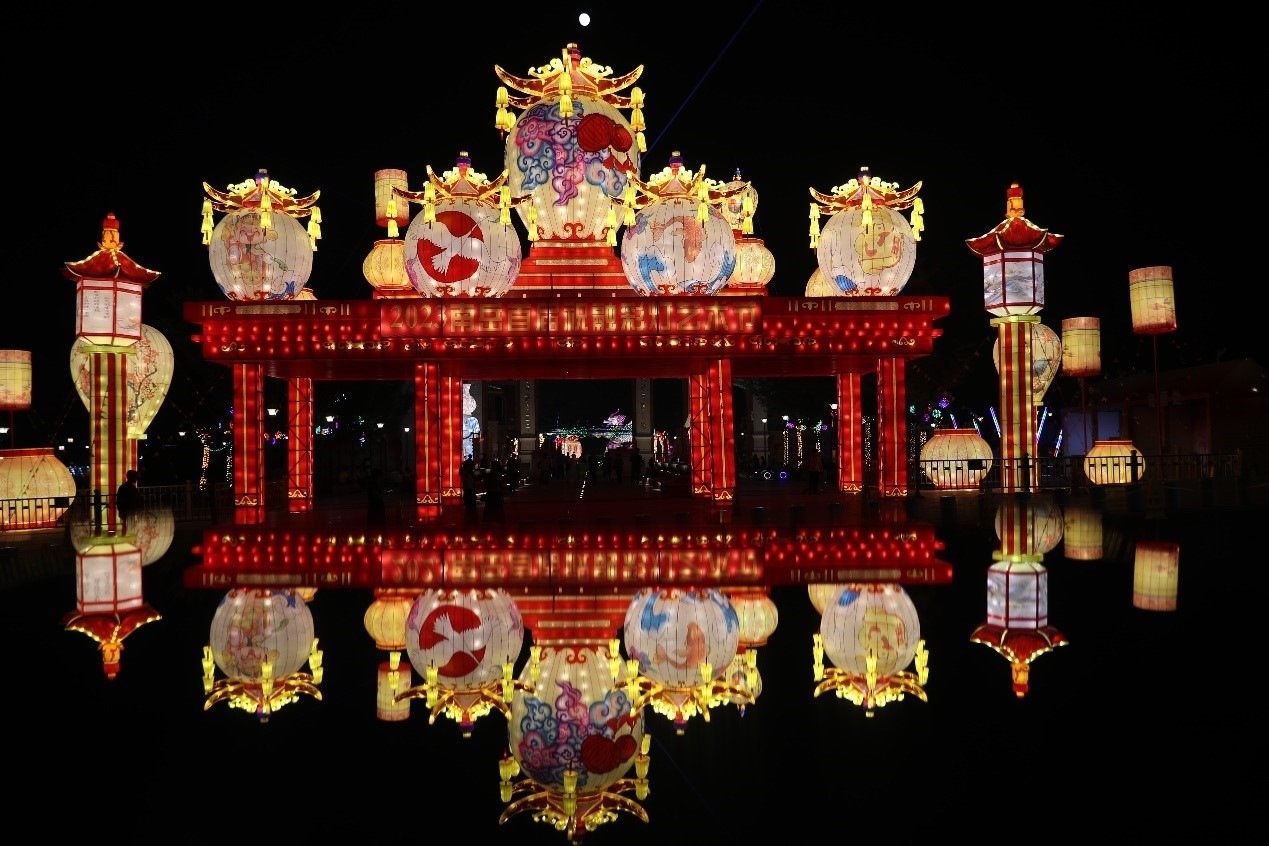 中秋國慶期間，南岳祝融文旅小鎮(zhèn)舉辦祝融花燈節(jié)。曹正平攝