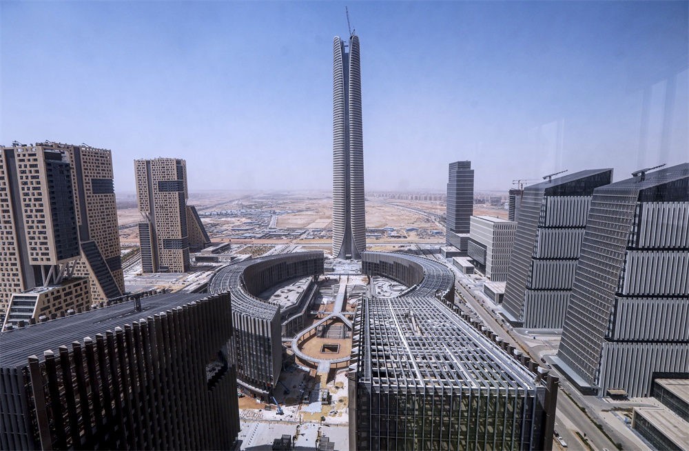 這是在埃及開羅以東拍攝的建設(shè)中的新行政首都中央商務(wù)區(qū)（9月11日攝）。新華社發(fā)（艾哈邁德·戈馬攝）