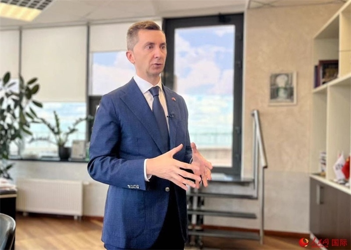 中白工業(yè)園開發(fā)公司第一副總經(jīng)理基里爾·卡羅杰耶夫接受人民網(wǎng)記者采訪。人民網(wǎng)記者 朱虹攝