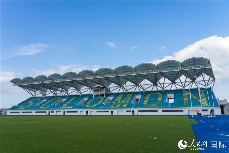 2023年9月12日，位于所羅門群島首都霍尼亞拉的由中土公司承建的中國援所羅門群島2023年太平洋運動會體育場館。人民網(wǎng) 賀吉攝