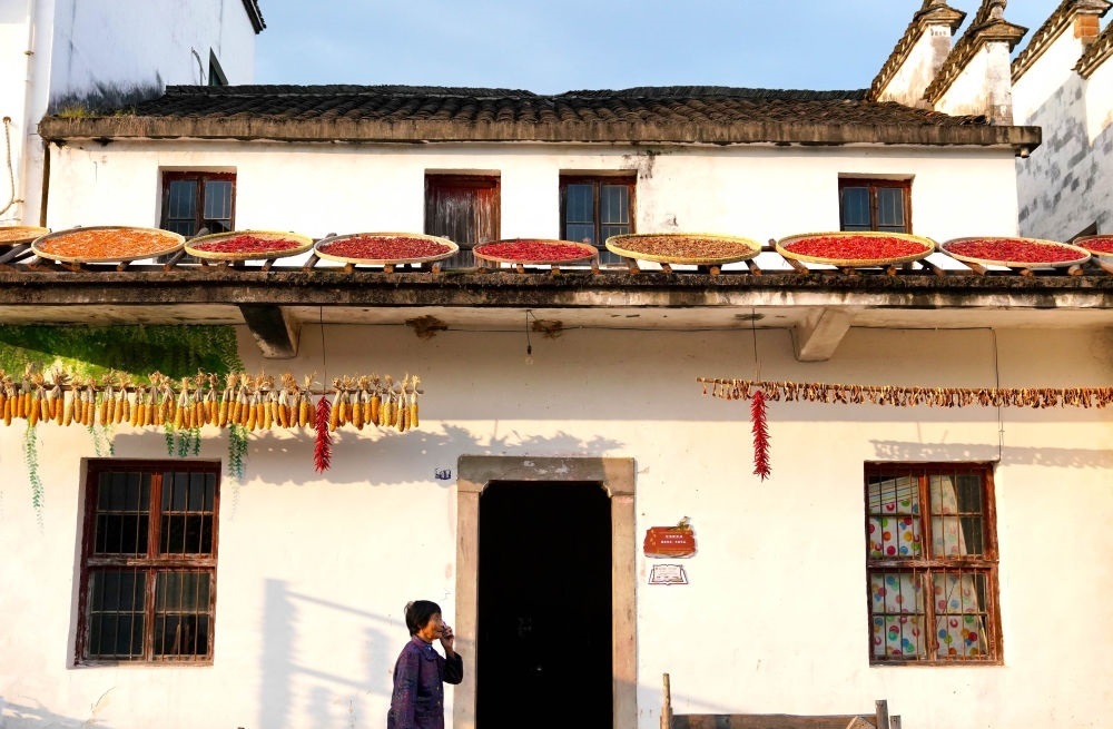 婺源縣王村石門自然村一角（2023年10月11日攝）。