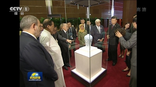 2019年5月15日，中外領(lǐng)導(dǎo)人共同參觀“大美亞細亞——亞洲文明展”。（視頻截圖）