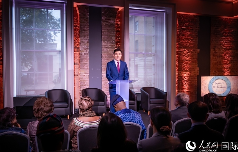 中國(guó)駐英國(guó)使館臨時(shí)代辦楊曉光致辭。人民網(wǎng) 郭錦標(biāo)攝