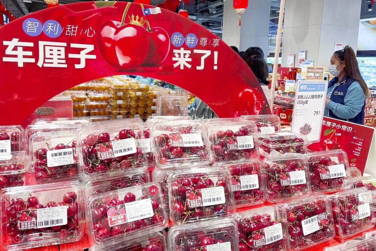 北京一家盒馬鮮生超市中智利車厘子售賣區(qū)。來源：視覺中國