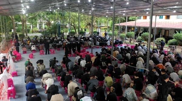 2349名電信網(wǎng)絡(luò)詐騙犯罪嫌疑人一次性移交我方。公安部供圖