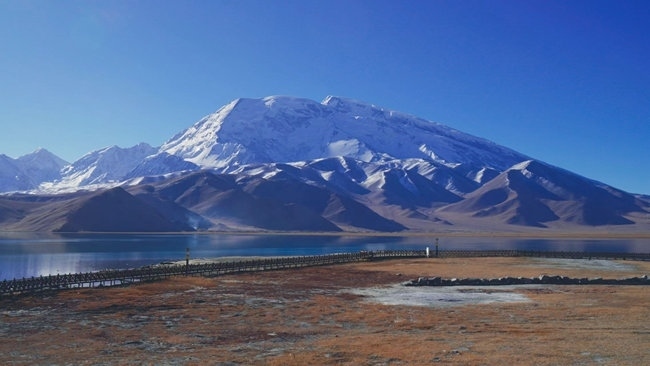 喀拉庫勒湖。中國鐵路烏魯木齊局集團有限公司供圖