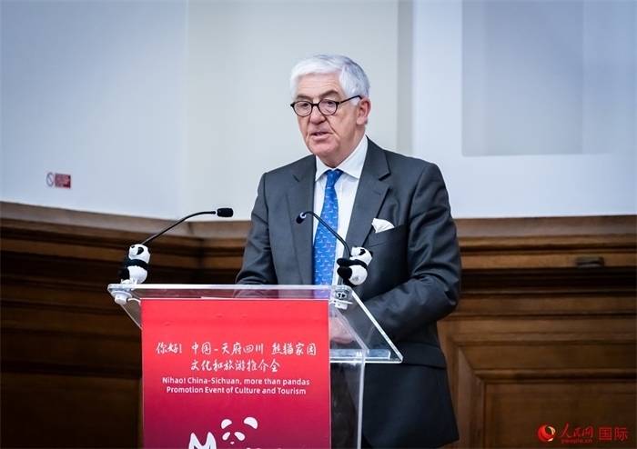 英中商業(yè)發(fā)展中心主席約翰·麥克萊恩致辭。人民網(wǎng) 郭錦標(biāo)攝