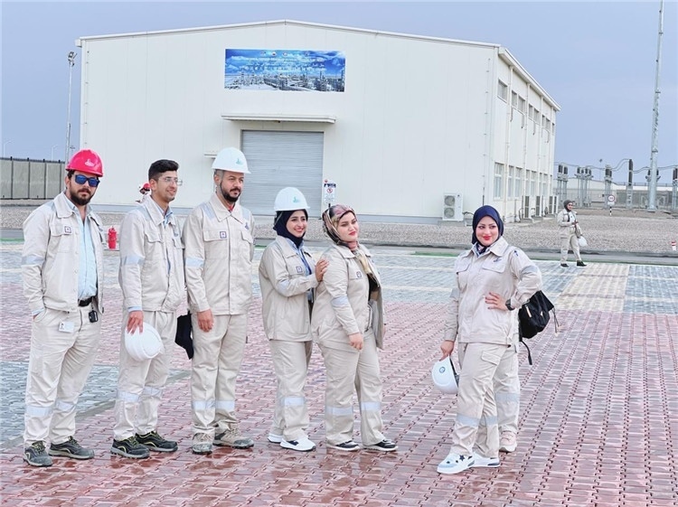 部分伊拉克員工合影。中國石油工程建設有限公司供圖