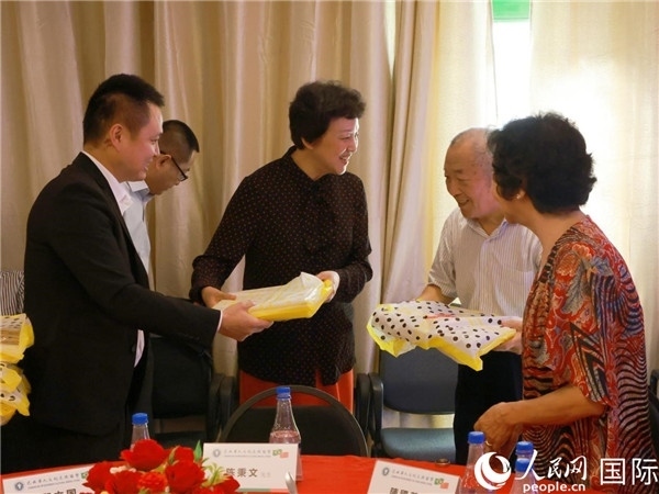 當(dāng)?shù)貢r間10月23日，國務(wù)院僑務(wù)辦公室主任陳旭在巴西華人文化交流協(xié)會會館出席里約僑界舉辦的重陽節(jié)敬老聯(lián)歡活動。人民網(wǎng)記者 陳海琪攝