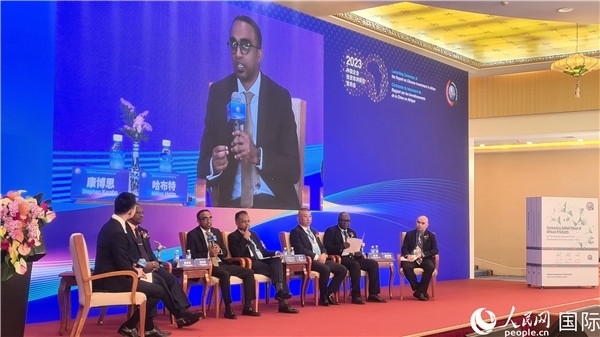 與會(huì)嘉賓展開(kāi)座談。人民網(wǎng)記者 萬(wàn)宇攝