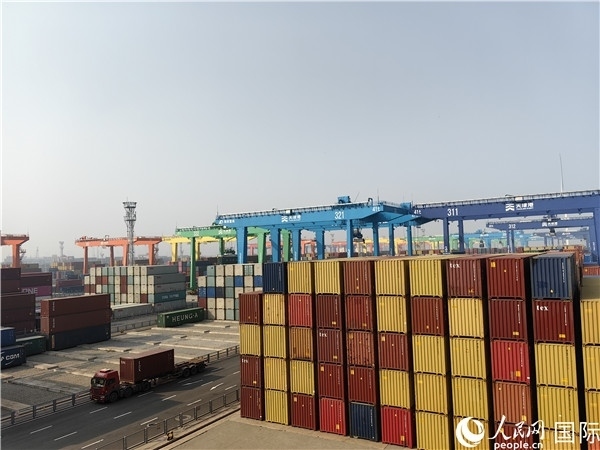 天津港北疆港區(qū)C段智能化集裝箱碼頭。人民網(wǎng)記者 符園園攝