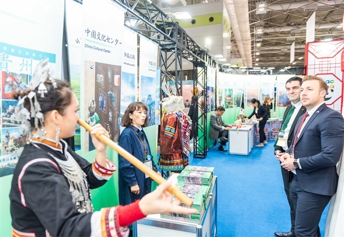 日本國際旅游博覽會中國展館的黎族非遺項(xiàng)目“鼻簫”表演。圖片由中國駐東京旅游辦事處提供