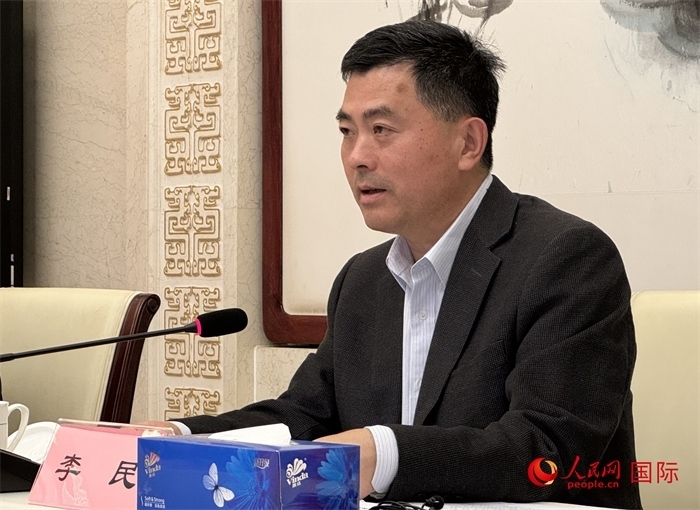 10月31日，歐美同學會秘書長李民在第五屆中法文化論壇媒體吹風會上講話。（人民網(wǎng) 謝瑩攝）