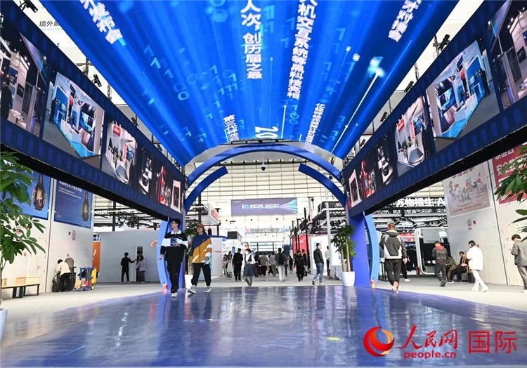 11月7日上午，2023年世界互聯(lián)網(wǎng)大會(huì)“互聯(lián)網(wǎng)之光”博覽會(huì)在浙江烏鎮(zhèn)開(kāi)幕。人民網(wǎng)記者 葉賓得攝