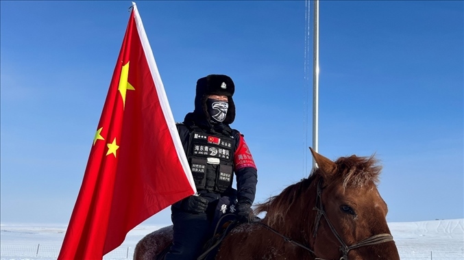 呼倫貝爾陳巴爾虎旗公安局副局長石永志。人民網(wǎng)記者 張敏穎攝