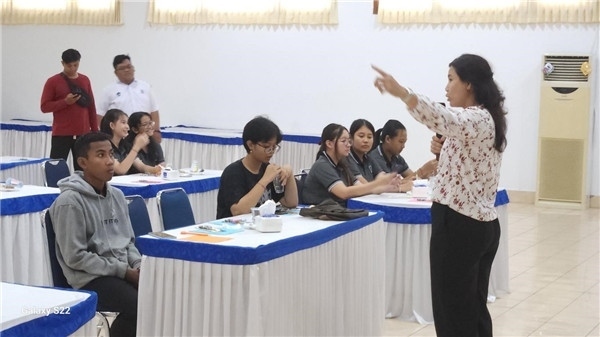 巴陵康孔子學(xué)院外方院長普拉巴介紹孔子學(xué)院情況。主辦方供圖