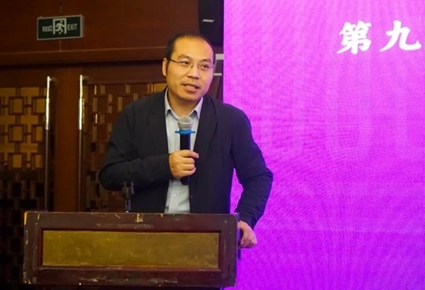 清華大學(xué)社會(huì)科學(xué)學(xué)院副院長(zhǎng)、政治學(xué)系長(zhǎng)聘教授孟天廣在研討會(huì)上總結(jié)發(fā)言。主辦方供圖