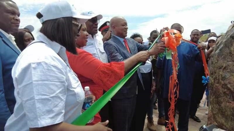 嘉賓為學(xué)校剪彩。主辦方供圖