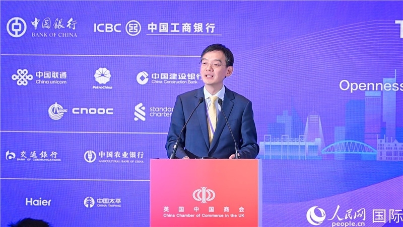 1. 英國中國商會(huì)會(huì)長、中國銀行倫敦分行行長方文建 致歡迎辭。郭錦標(biāo)攝_副本