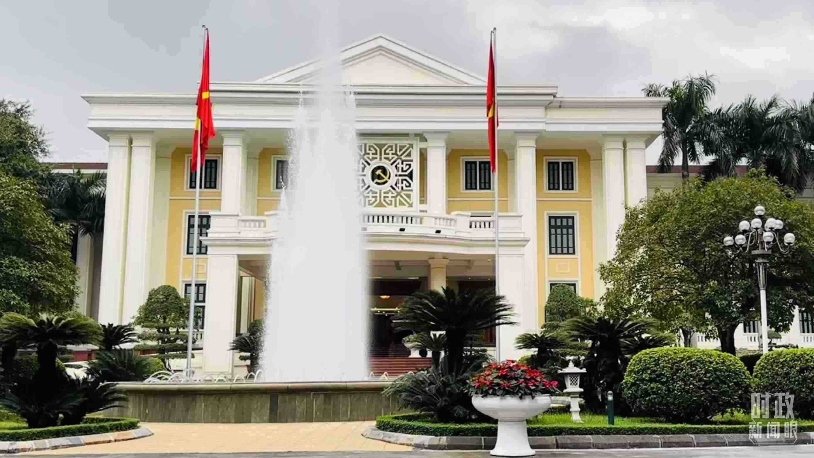 △越共中央駐地。當(dāng)?shù)貢r(shí)間12月12日下午，習(xí)近平在這里同阮富仲舉行會(huì)談。（總臺(tái)央視記者范一鳴拍攝）