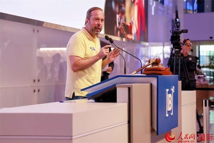 巴西礦產(chǎn)和能源部部長亞歷山大·西爾維拉發(fā)表致辭。人民網(wǎng)記者 宋亦然攝