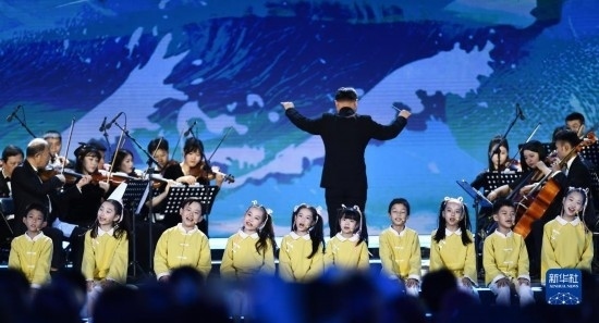 12月16日拍攝的第五屆海南島國(guó)際電影節(jié)開(kāi)幕式現(xiàn)場(chǎng)。