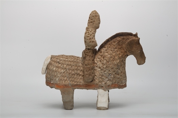 陶鎧甲騎馬俑。國家文物局供圖