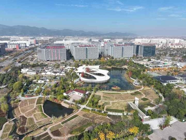 有機(jī)更新后的義烏城西街道橫塘村俯瞰圖。義烏城西街道供圖