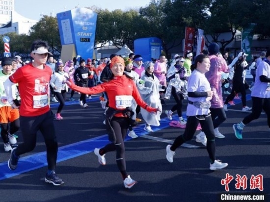 2023杭州馬拉松現(xiàn)場。肖健 攝