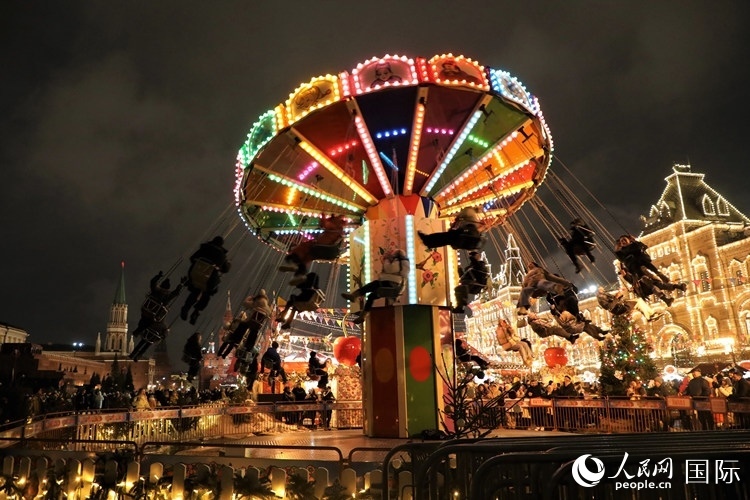 位于莫斯科紅場(chǎng)中央的“古姆”新年集市。人民網(wǎng)記者 隋鑫攝