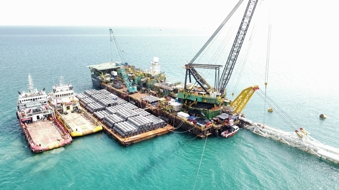 印尼拉維拉維項(xiàng)目52英寸海管拖拉頭準(zhǔn)確抵達(dá)登陸點(diǎn)。主辦方供圖