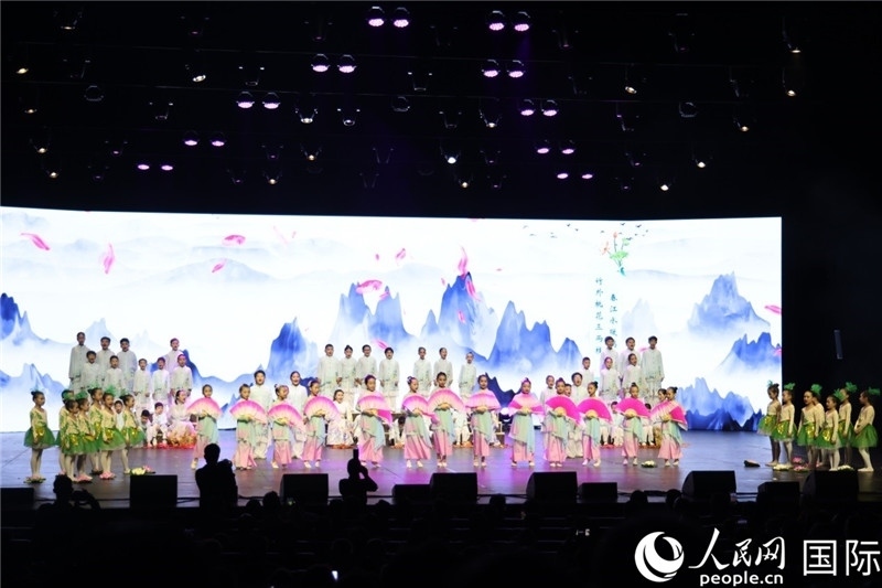 《四季詩(shī)韻》童聲詩(shī)朗誦表演。人民網(wǎng)記者 任皓宇攝