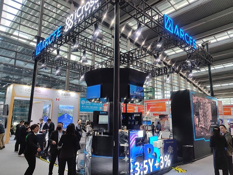 2023年12月16日，第十七屆深圳國(guó)際金融博覽會(huì)在深圳會(huì)展中心開幕，近300家金融機(jī)構(gòu)和企業(yè)攜手多款金融產(chǎn)品集中亮相。