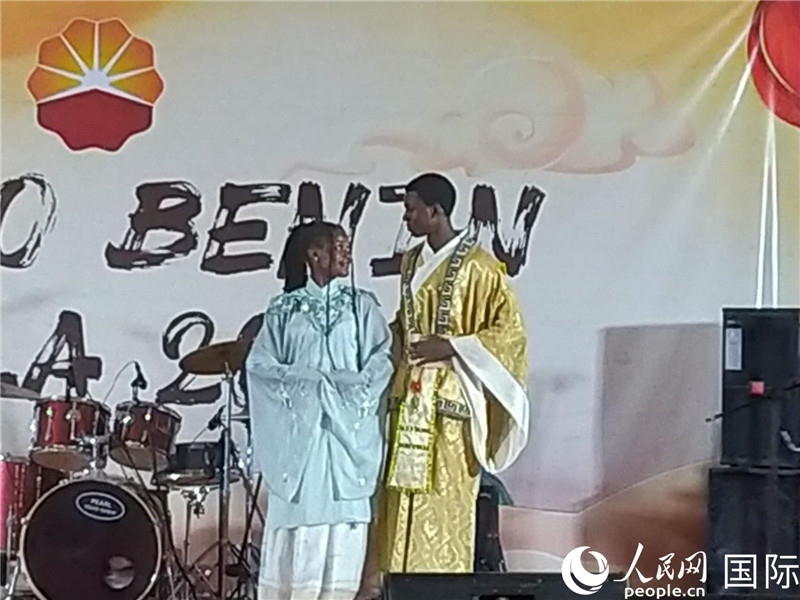 孔子學院的中國時裝秀表演。人民網(wǎng)記者 黃培昭攝