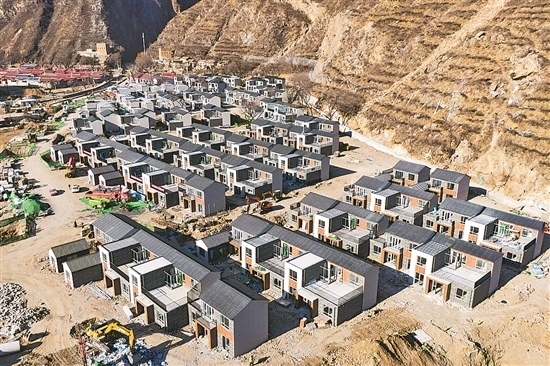 1月16日，門頭溝區(qū)齋堂鎮(zhèn)沿河口村，即將進入內(nèi)部裝修環(huán)節(jié)的異地安置項目建設(shè)現(xiàn)場。