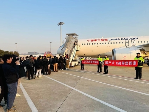 2024春運(yùn)第一天，東航4架C919大飛機(jī)全部投入商業(yè)運(yùn)營(yíng)。東航供圖