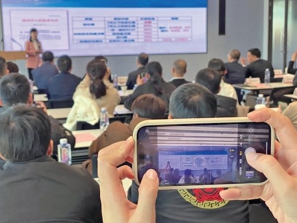 1月2日，“百團千企出海拓市場增訂單”行動啟動。蔣文廣 攝