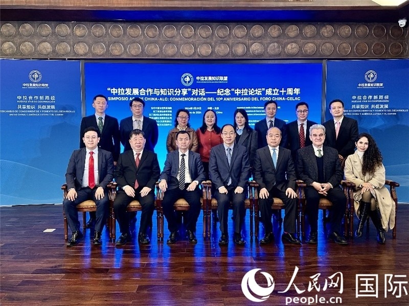 與會嘉賓合影留念。人民網(wǎng)記者 周雨攝