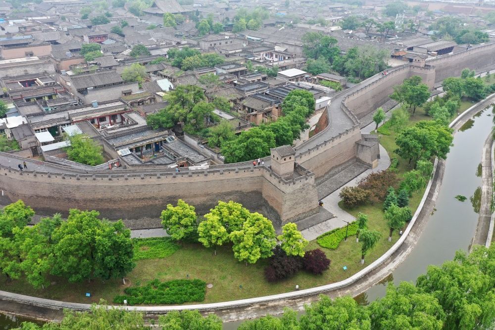 平遙古城一角（2023年5月30日攝，無人機(jī)照片）。新華社記者 詹彥 攝