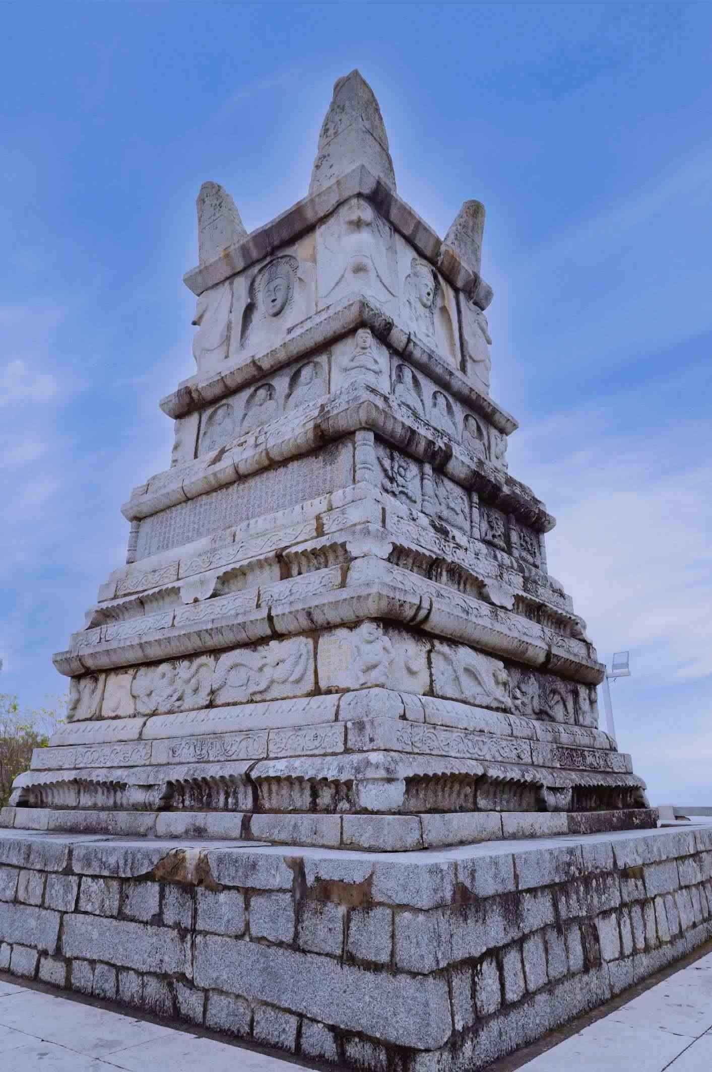 萬(wàn)壽塔。 陳芝 攝