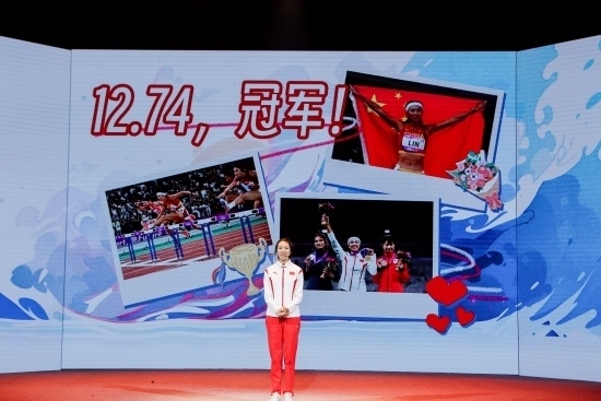 “何以中國·向海泉州”網絡主題活動現場，林雨薇講述奪冠經歷。泉州廣播電視臺供圖