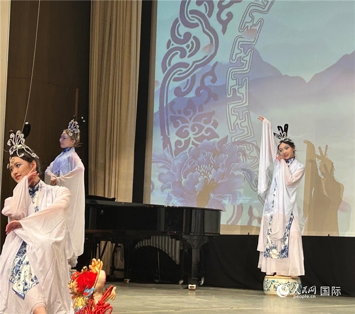 舞蹈《青花瓷》，表演者：德國中歐文化藝術(shù)交流協(xié)會